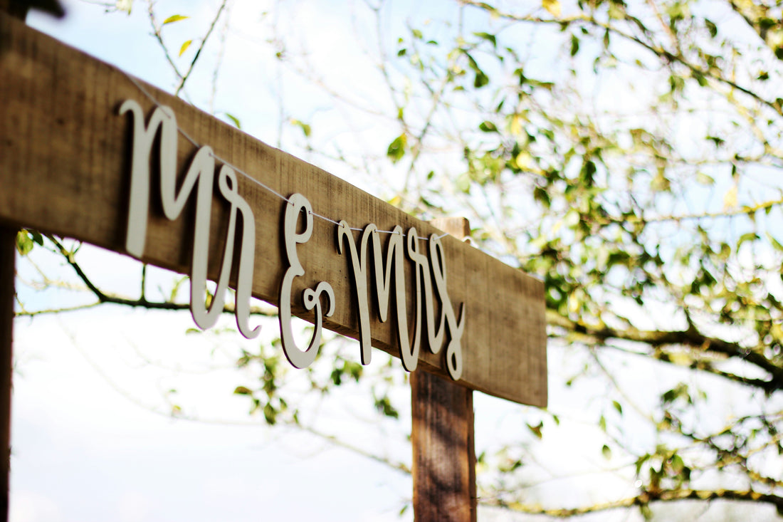 Modern vs. Traditional Wedding Invitations: Which Is Right for You?